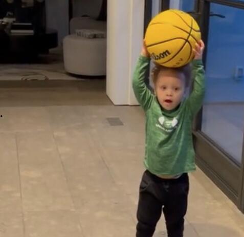 库里老婆爆料视频,揭秘篮球巨星背后的家庭生活  第3张